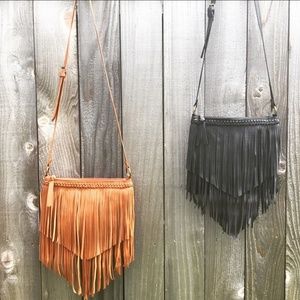 Cognac Adjustable strap messenger bag with fringe